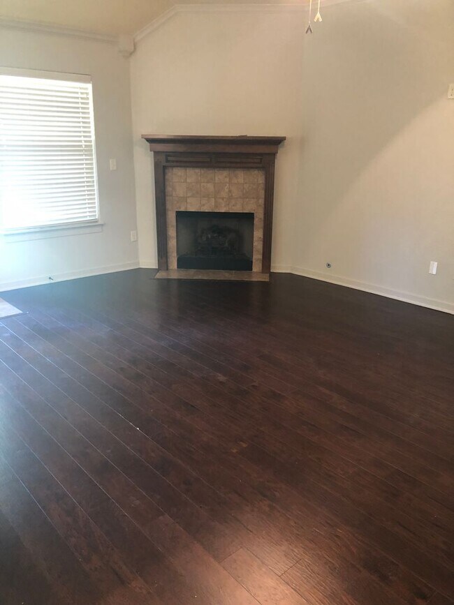 Building Photo - 3690 W Mountain View Dr