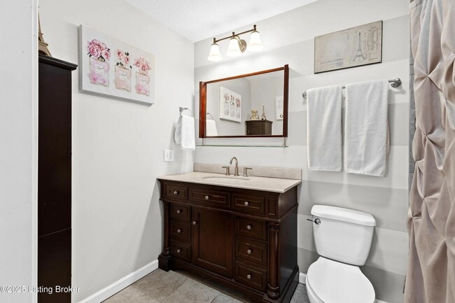 Building Photo - Spacious Home in the Heart of Clifton