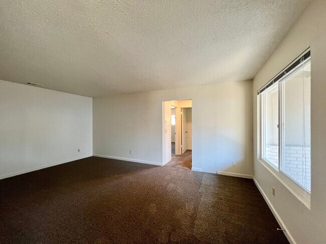 Building Photo - E Street, 1751-1753**