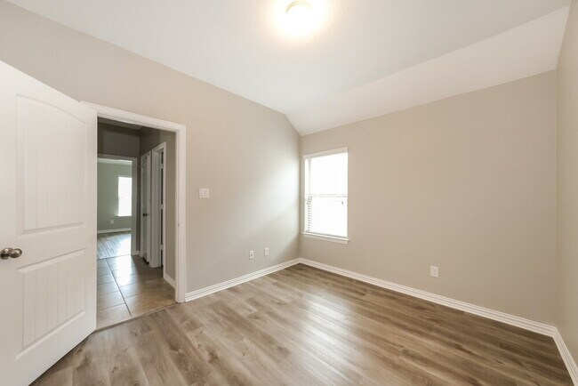 Building Photo - 1104 Wolcott Dr