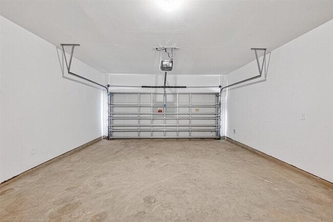 Building Photo - 407 Robin Ct