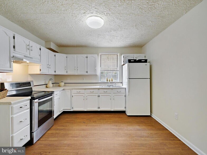 Building Photo - 752 225th St