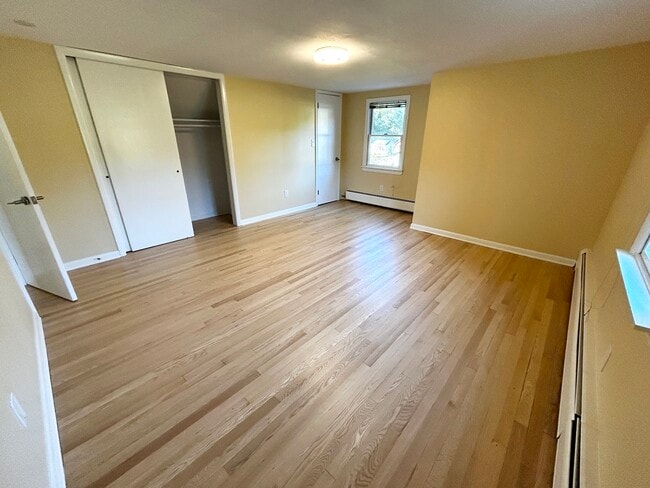 Building Photo - 12 Fieldstone Dr
