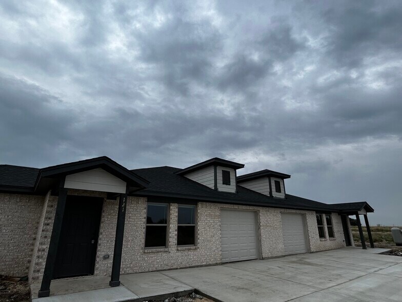 Building Photo - 121 Lollipop