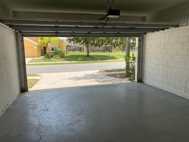 Building Photo - 1803 Royal Ridge Dr