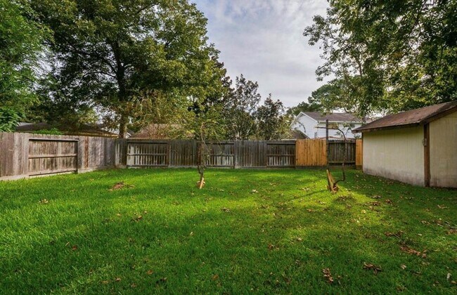 Building Photo - 11915 N Hanworth Dr