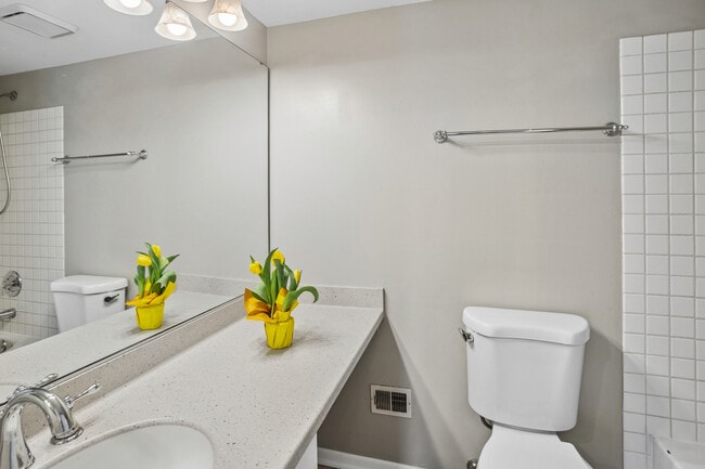 Building Photo - 1917 Windsong Dr