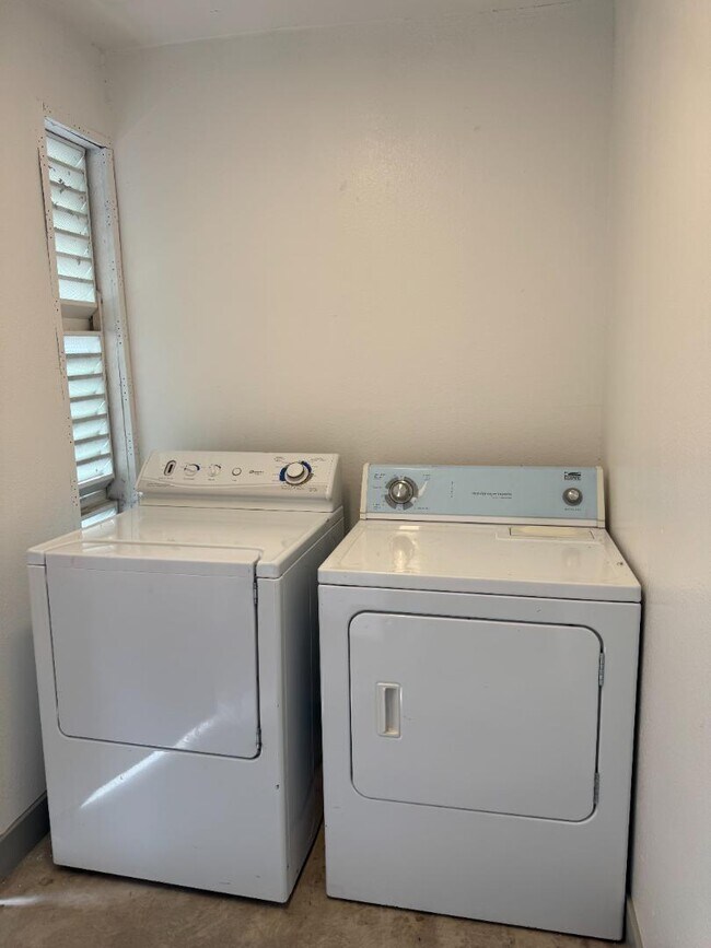 Building Photo - 8130 N 33rd Dr