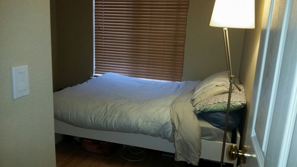 guest bed - 10724 Wallace Ln