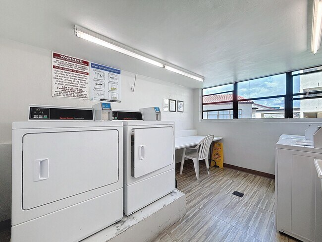 Building Photo - 2311 S Cypress Bend Dr