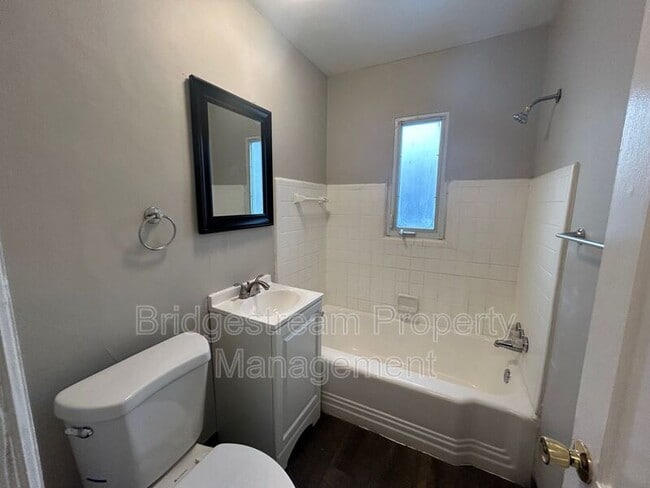 Building Photo - 807 Winston Dr