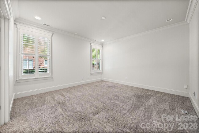 Building Photo - 706 Kingsley Way