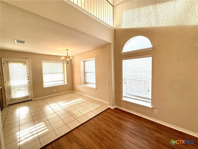 Building Photo - 558 Briggs Dr