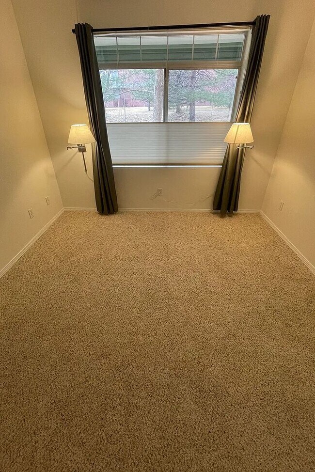 Building Photo - 2 Bed, 2 bath in Quiet Community. New HVAC, New Flooring. Community pool and clubhouse access. MO...