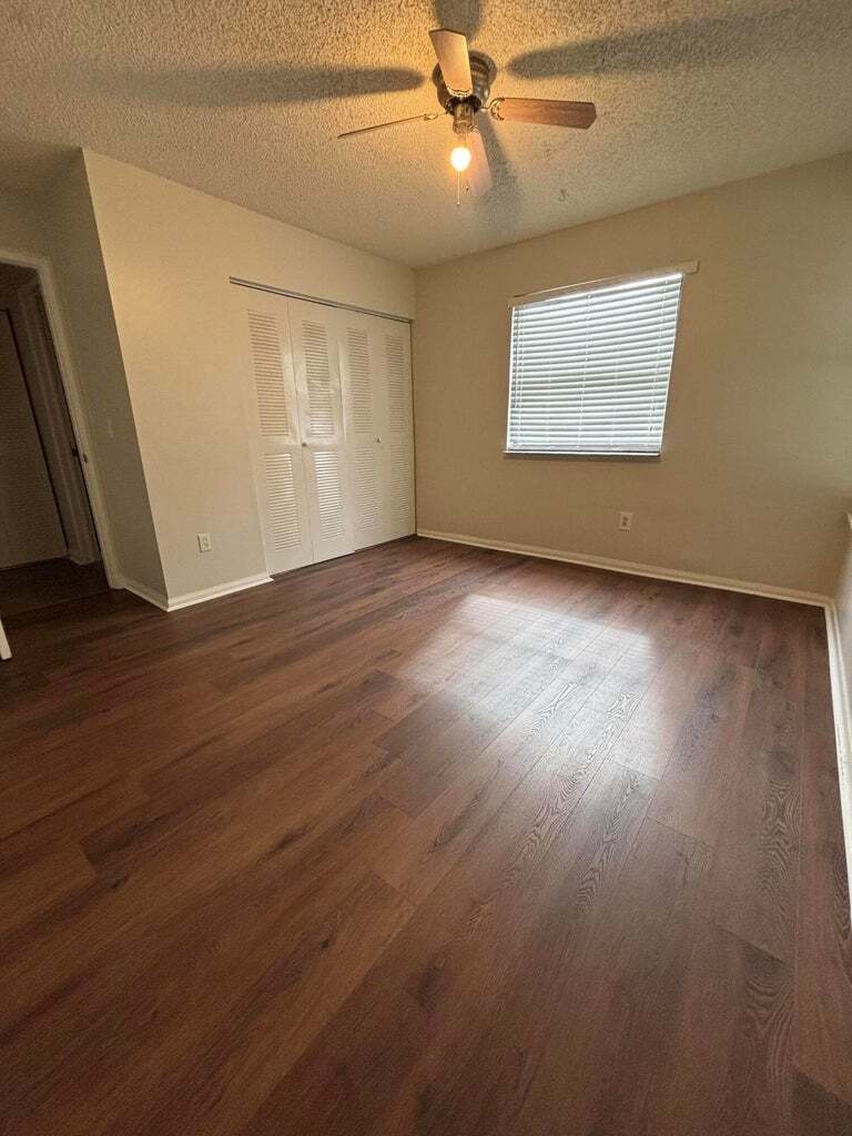 Building Photo - 510 Lakeview Dr E