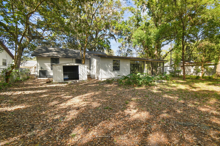 Building Photo - 5710 Kenwood Ave