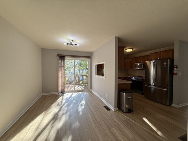Building Photo - 210 Amblewood Way