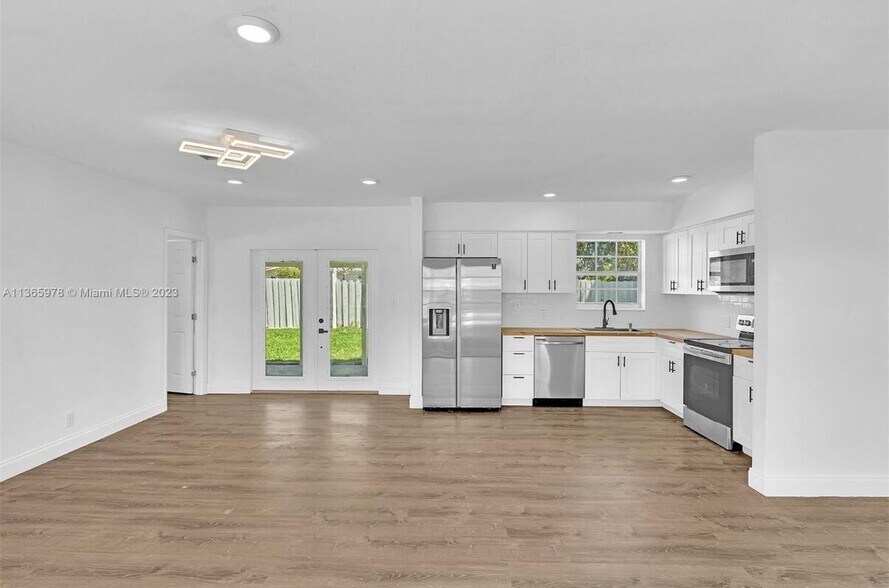 Building Photo - 1150 SW 46th Ave