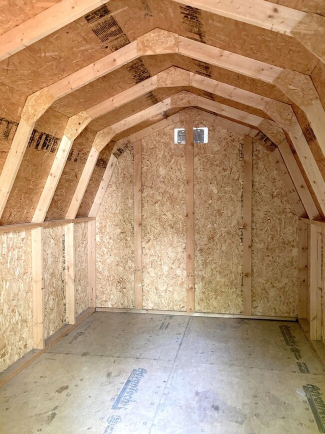 Building Photo - 2 Bed 1 Bath Home