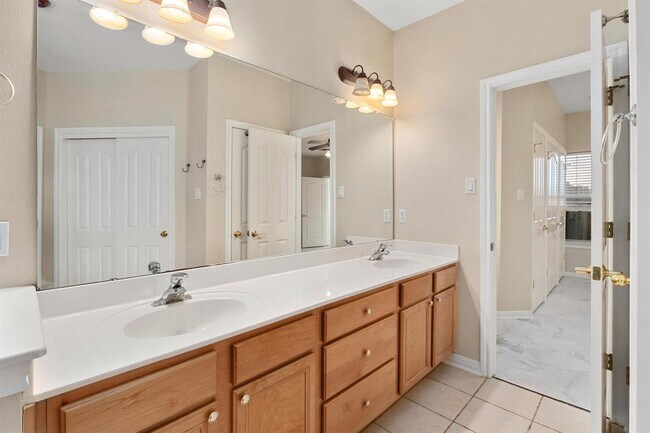 Building Photo - 1021 Westland Ridge Rd