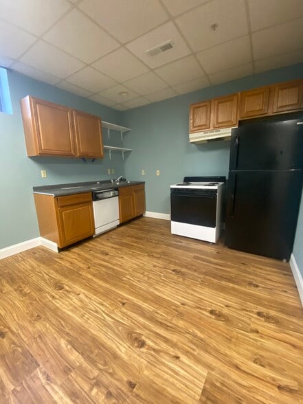 Building Photo - 117 W Main St