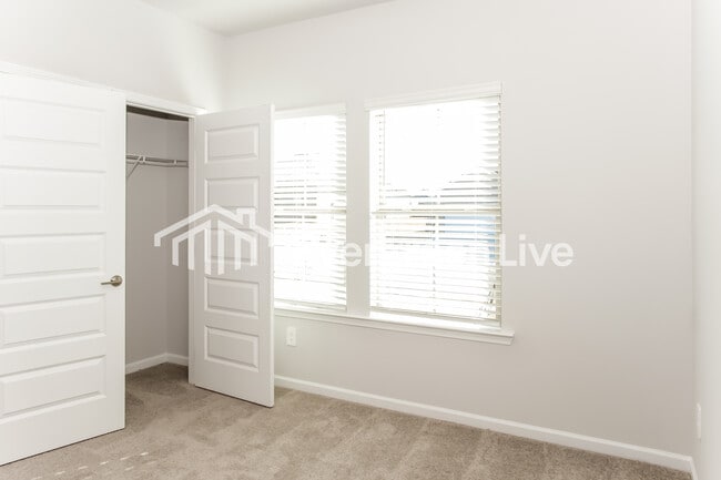 Building Photo - 109 Ashby Pond Dr