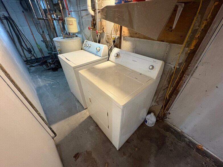 Building Photo - 9 Hillcrest Dr