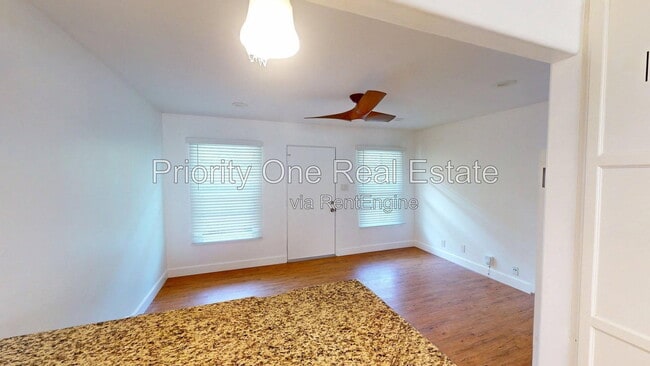 Building Photo - 427 20th St