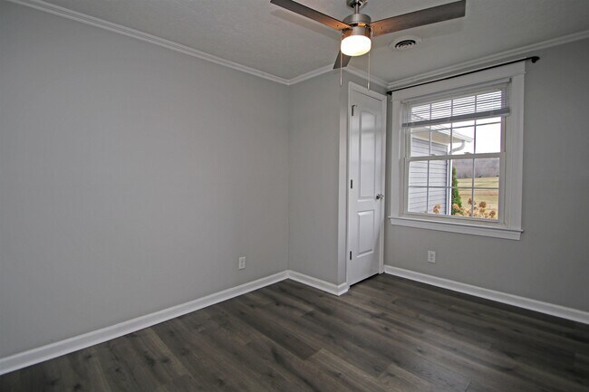 Building Photo - 3205 Oak Ridge Rd