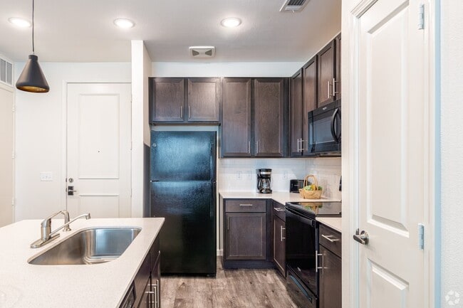 Building Photo - Modern 1-Bed with City Views!