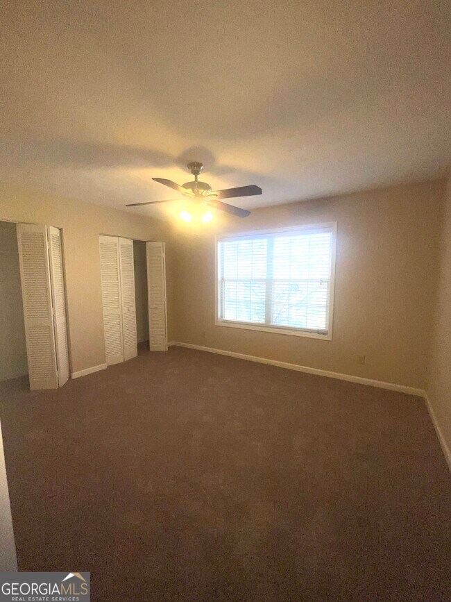 Building Photo - 2539 Oakridge Pl