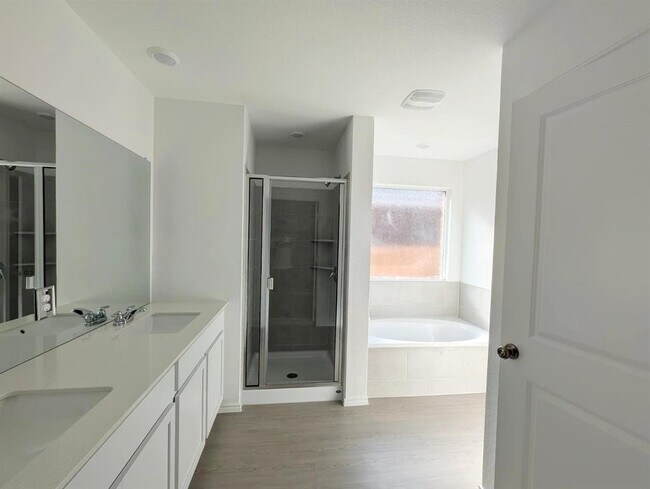 Building Photo - 107 Imola St