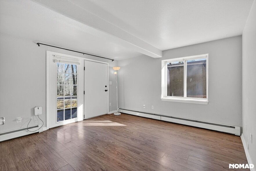 Building Photo - 30 W Navajo St