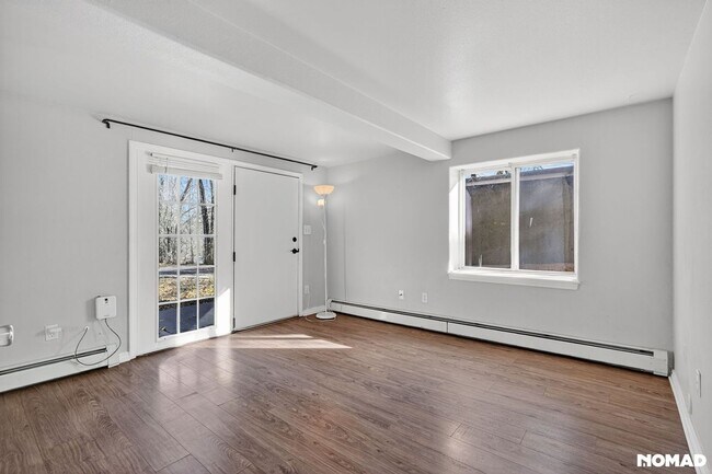 Building Photo - 30 W Navajo St