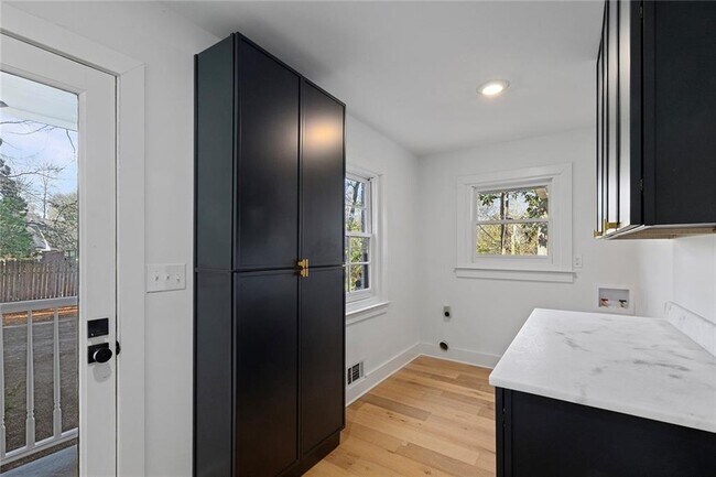 Building Photo - 1275 The by Way NE