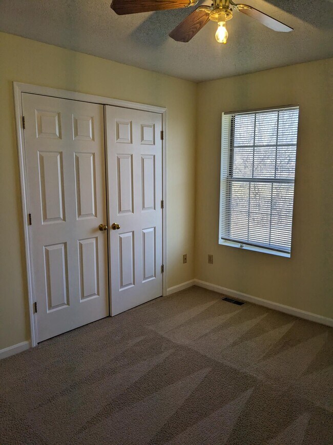 Building Photo - 2411 Carnation Dr