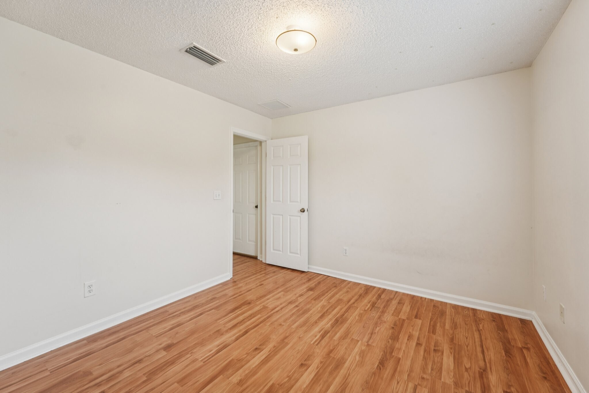 Building Photo - 808 South Edenbridge Way