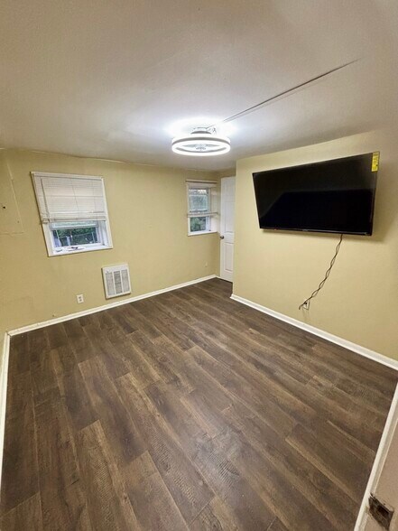 Building Photo - 6043 Wister St