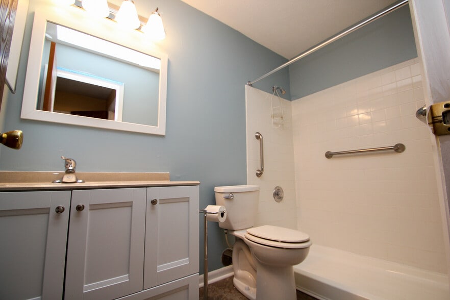 Building Photo - 1431 Hollow Run
