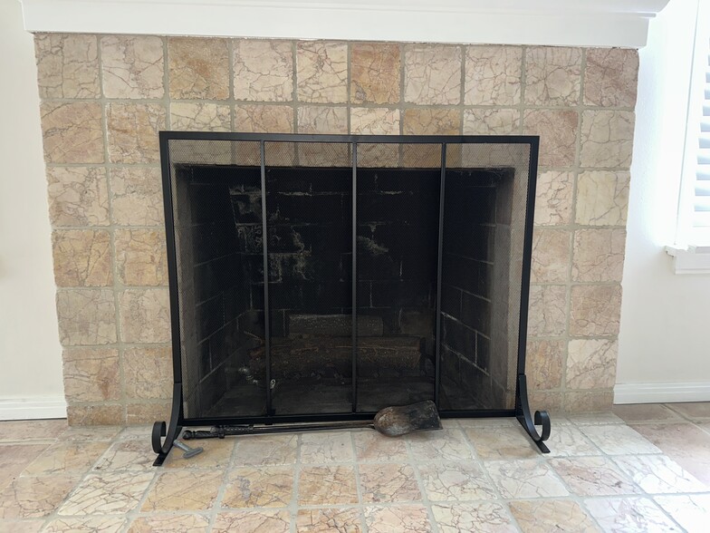 Wood burning fireplace - 1033 Pearl St
