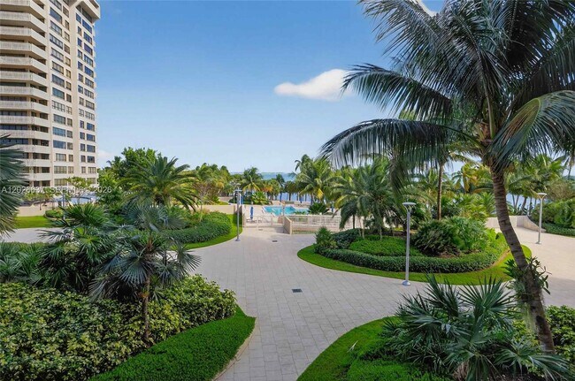 Building Photo - 2 Grove Isle Dr