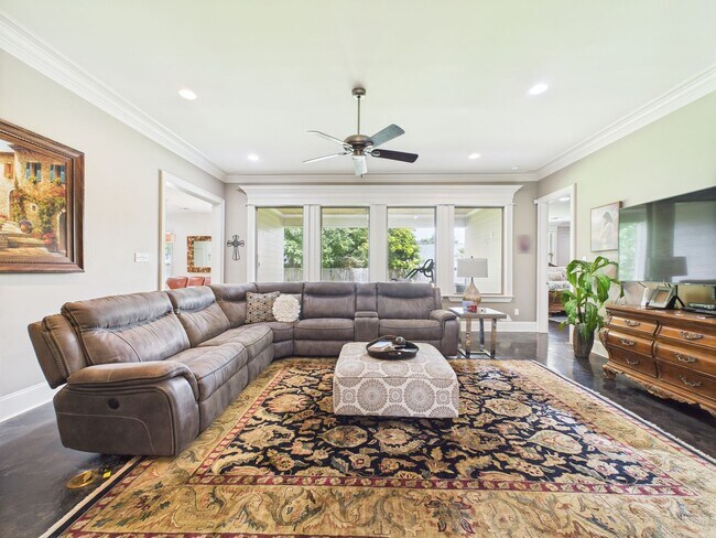 Building Photo - Nestled in the desirable Quail Hollow Subdivision