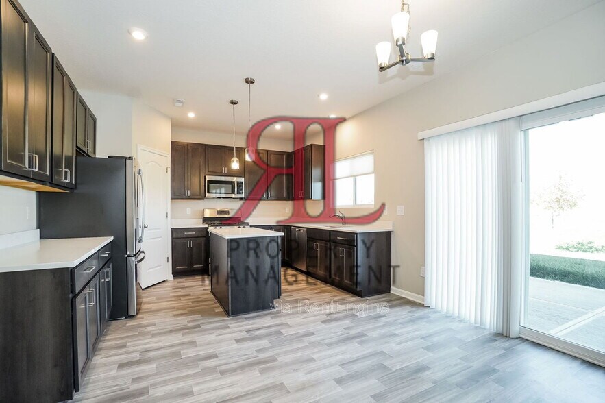 Building Photo - 992 Honeycomb Ln