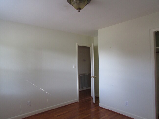 Building Photo - 202 Wrenwood Cir