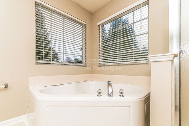 Building Photo - 123 Baberton Dr