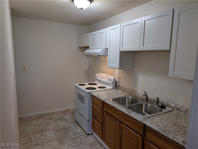 Building Photo - 595 Dayton St