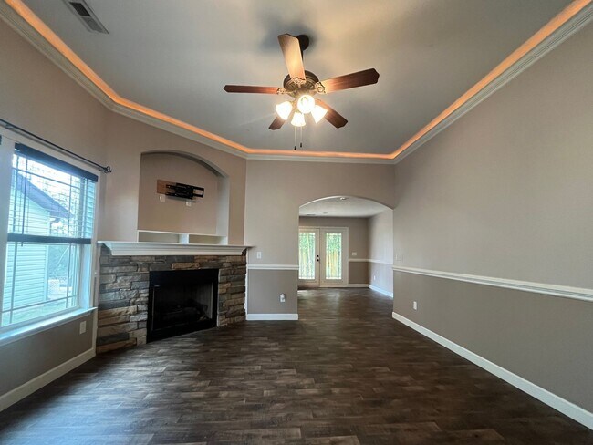 Building Photo - Adorable 3/2 Ready To Move In Now!