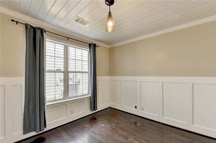 Building Photo - 725 Manor Glen Dr NW