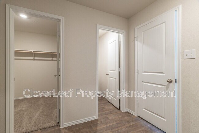 Building Photo - 466 Orion Dr