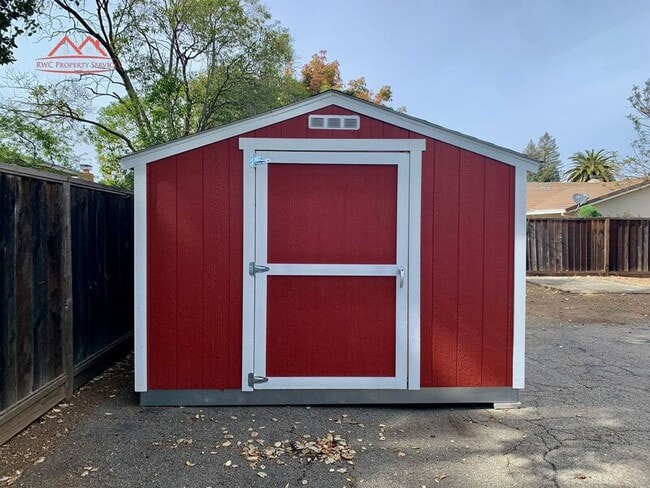 Building Photo - 1385 Ranchita Dr